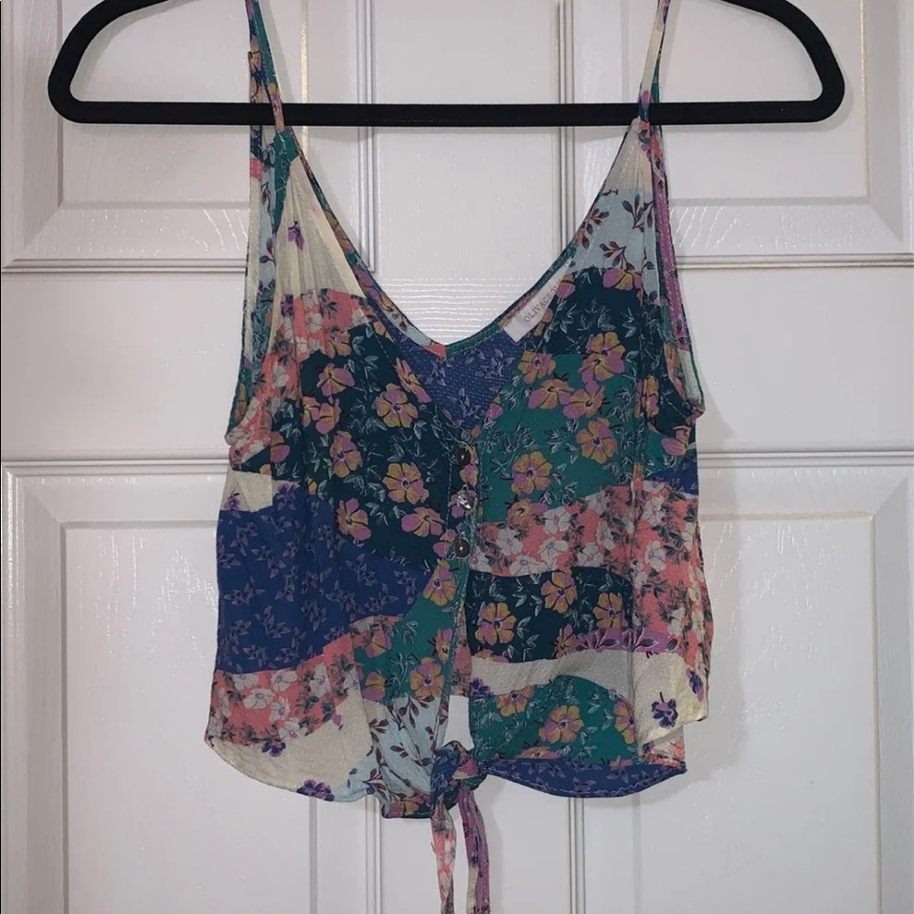 Multi color tie tank